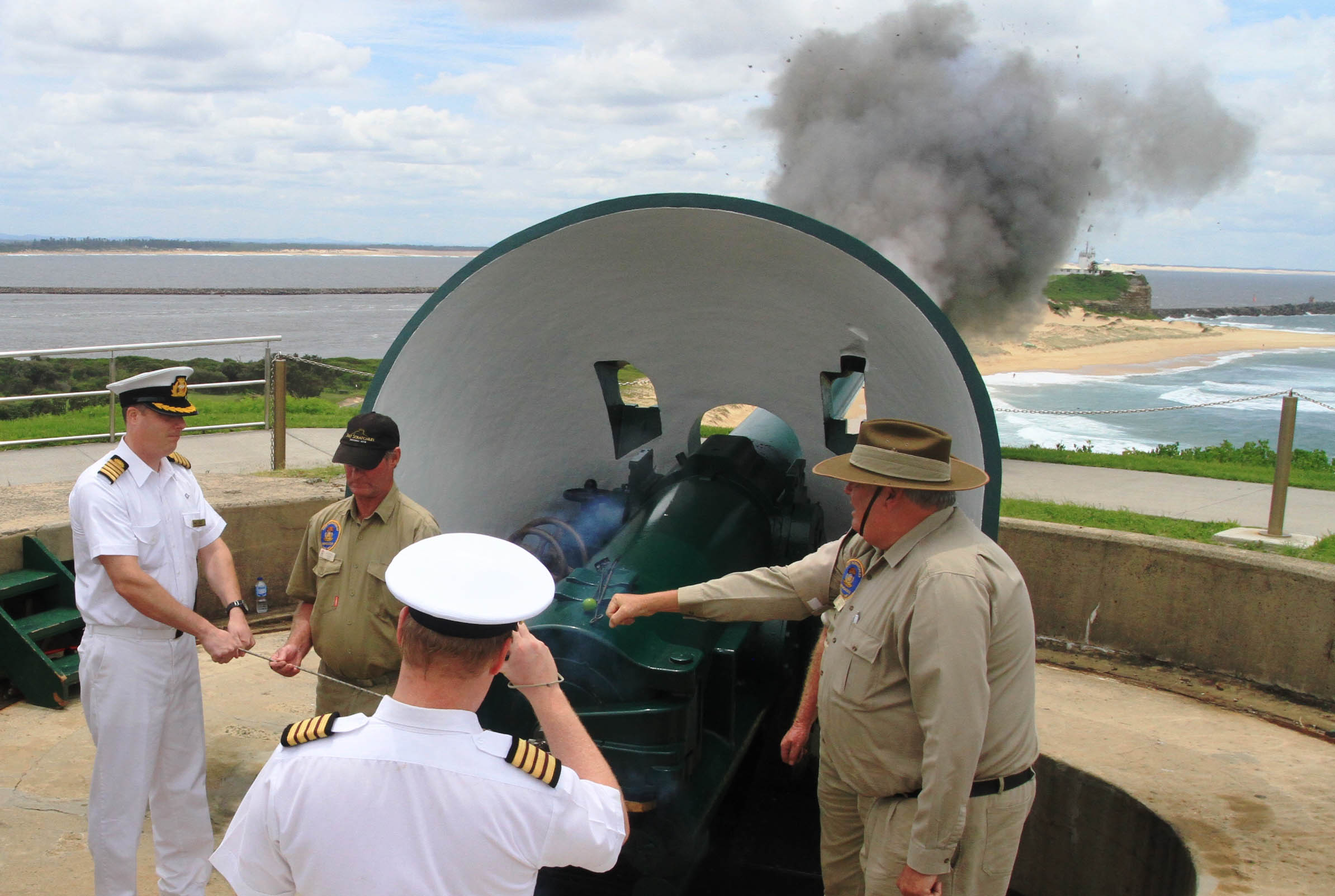 Pacific Aria Captain Colm Ryan fires Fort Scratchley canon